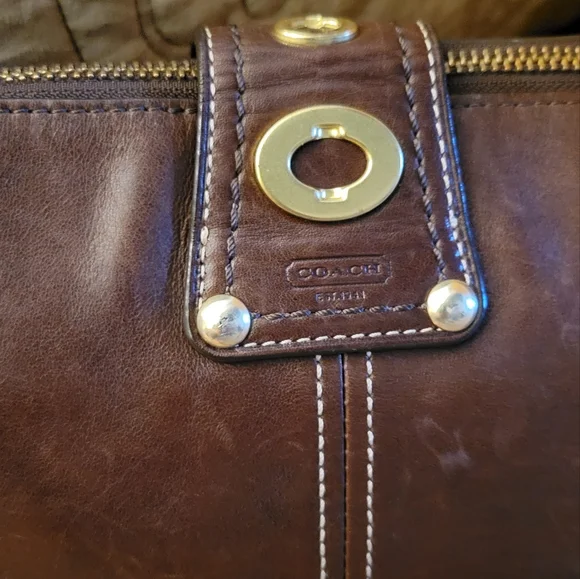 ⭐️ Coach Legacy Series Crossbody Leather Bag Host Pick ⭐️